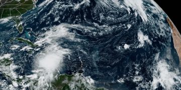 La tormenta Melissa continúa su avance en el Caribe, donde ya dejó tres muertos y 10 heridos en Haití.