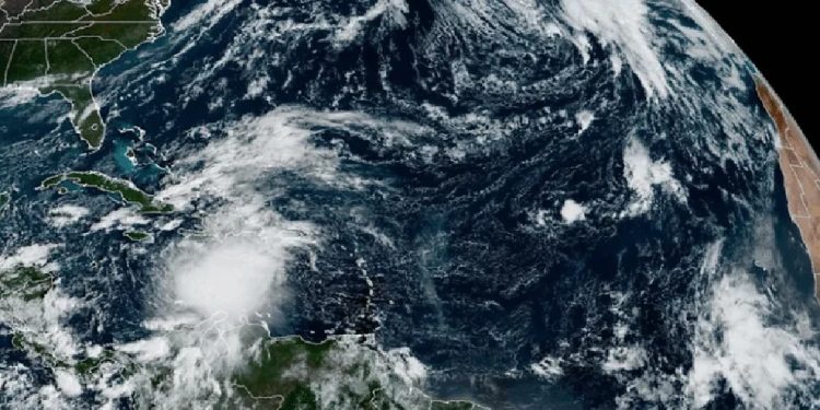 La tormenta Melissa continúa su avance en el Caribe, donde ya dejó tres muertos y 10 heridos en Haití.