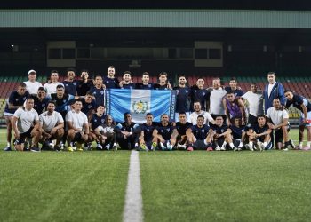 Presidenta en funciones muestra su apoyo a la Selección de Guatemala