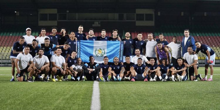 Presidenta en funciones muestra su apoyo a la Selección de Guatemala