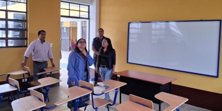 Avanzan obras de infraestructura vial y educativa en San Pedro Yepocapa