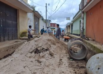 Supervisan proyecto de mejoramiento del sistema de alcantarillado sanitario en zona 3 de Patzún