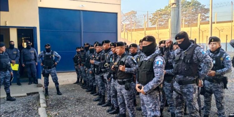 El jefe policial consideró urgente realizar una reingeniería institucional. / Foto: Sistema Penitenciario