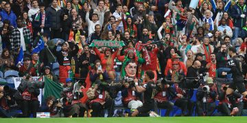 Renato Veiga celebrando ante la afición de Portugal un gol durante la clasificatoria mundialista frente a Armenia. / Foto: EFE.