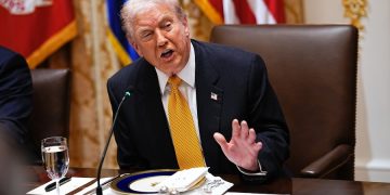 Trump propone redirigir el dinero de la cobertura Obamacare directamente a los ciudadanos