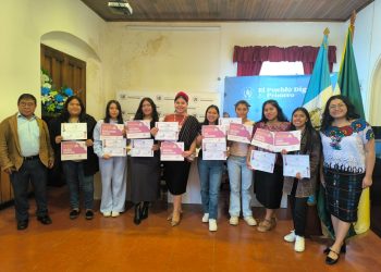 Jóvenes huehuetecas culminan diplomado Mujeres Líderes, Comunidades Prósperas