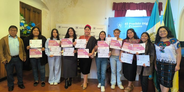 Jóvenes huehuetecas culminan diplomado Mujeres Líderes, Comunidades Prósperas