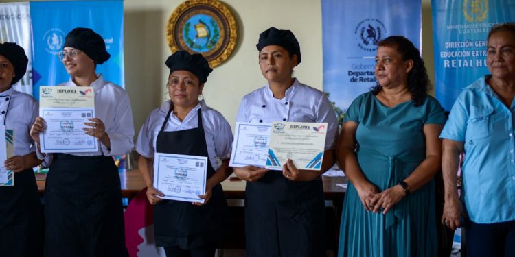 Retaltecas culminan con éxito los cursos municipales impulsados por la Dirección Municipal de la Mujer