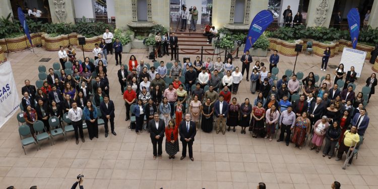 Presidente participa en Encuentro Becarios Primera Generación de Becas por Nuestro Futuro, Región Central