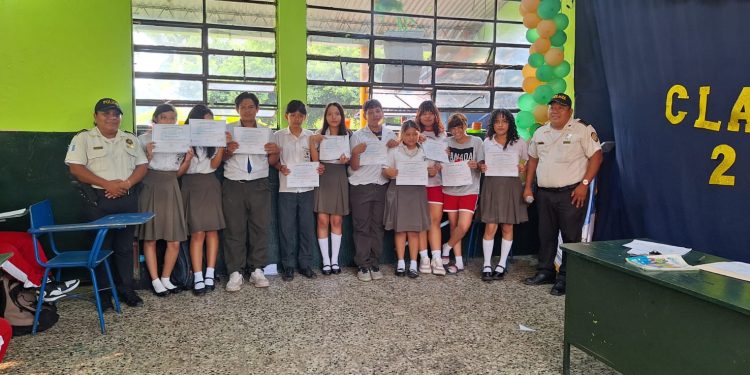 PNC promueve la prevención del delito desde las aulas en Suchitepéquez
