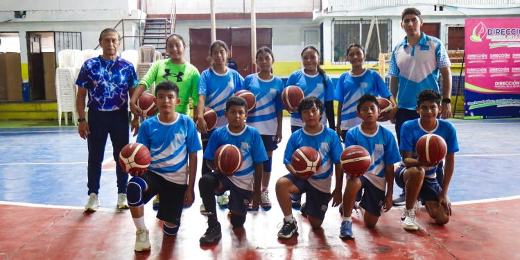 Niños fortalecen sus habilidades y técnicas de baloncesto en Retalhuleu