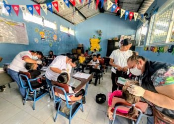 Impulsan jornada de salud bucodental en la escuela de aldea Ajaxá, San Martín Zapotitlán