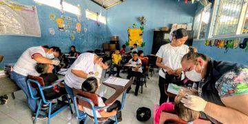 Impulsan jornada de salud bucodental en la escuela de aldea Ajaxa, San Martín Zapotitlán