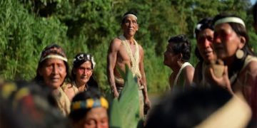 El 40 % del Amazonía que está intacto hoy en día está en territorios indígenas, lo que es un valor agregado para la humanidad.
