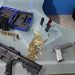 Dos de las armas que la PNC decomisó durante los allanamientos. Además, se logró la captura de siete personas.