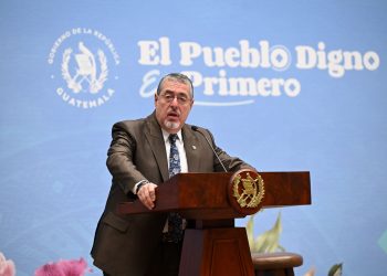 El presidente Bernardo Arévalo destaca la entrada en vigor de la Ley Antipandillas con el objetivo de combatir las pandillas.
