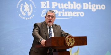 El presidente Bernardo Arévalo destaca la entrada en vigor de la Ley Antipandillas con el objetivo de combatir las pandillas.