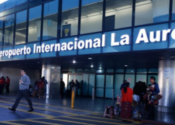 Reestablecen el acceso a servicio de agua en el Aeropuerto La Aurora./Foto: Archivo.