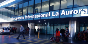 Reestablecen el acceso a servicio de agua en el Aeropuerto La Aurora./Foto: Archivo.