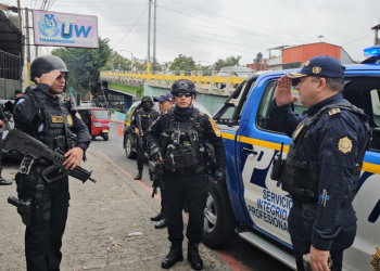 PNC desarrolla acciones de seguridad en la ciudad capital./Foto: PNC.