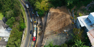 Avanzan los trabajos de estabilización del talud en la avenida Hincapié./Foto: CIV.