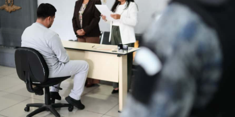 Entregaron a las autoridades de Estados Unidos al ciudadano guatemalteco Luis Alberto Osorio Mazariegos, alias Pupusita. / Foto: Mingob