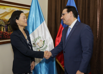 Ministro Marco Antonio Villeda, sostuvo una reunión de trabajo con la embajadora de la República de China (Taiwán), Vivia Chang. / Foto: Mingob.