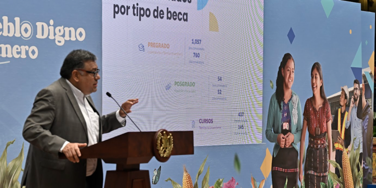 Gobierno ha ejecutado 6 millones de quetzales en el programa Becas por Nuestro Futuro . / Foto: Alex Jacinto y Álvaro Interiano.