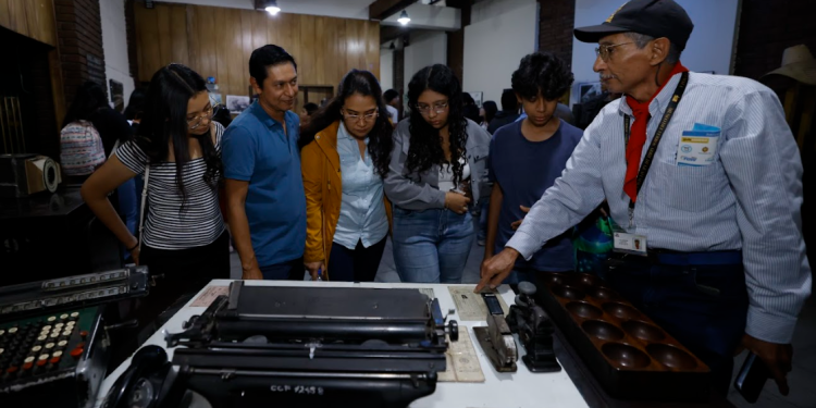 Éxito de participación en la “Noche de los Museos”. Foto: Alex Jacinto.