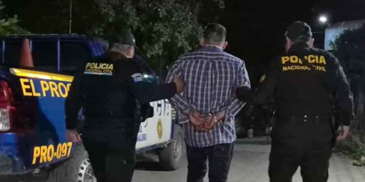 PNC captura a guardia del Sistema Penitenciario por orden judicial. / Foto: PNC.