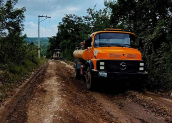 Reactivan obra para recuperar 10 kilómetros de carretera en Zacapa