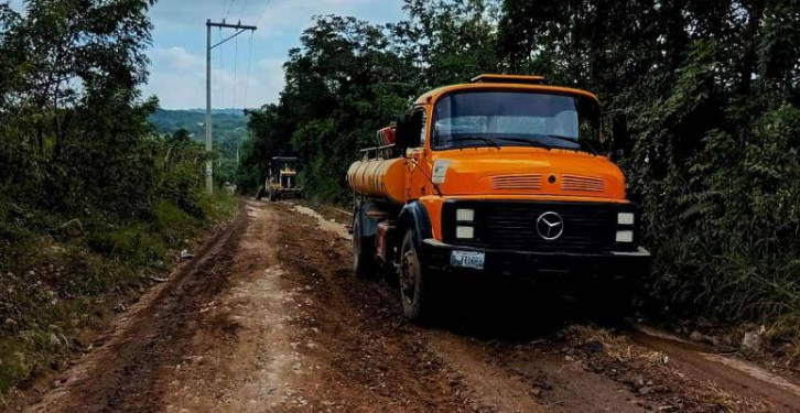 Reactivan obra para recuperar 10 kilómetros de carretera en Zacapa