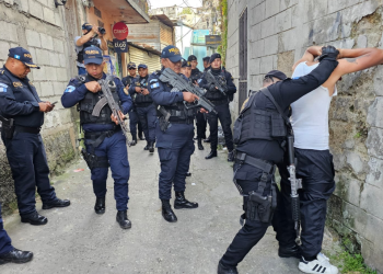 PNC realiza operativo de seguridad en el barrio El Gallito, zona 3