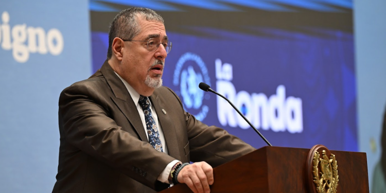 Presidente Bernardo Arévalo destacó la llegada de la misión especial de la OEA. / Foto: Byron de la Cruz.