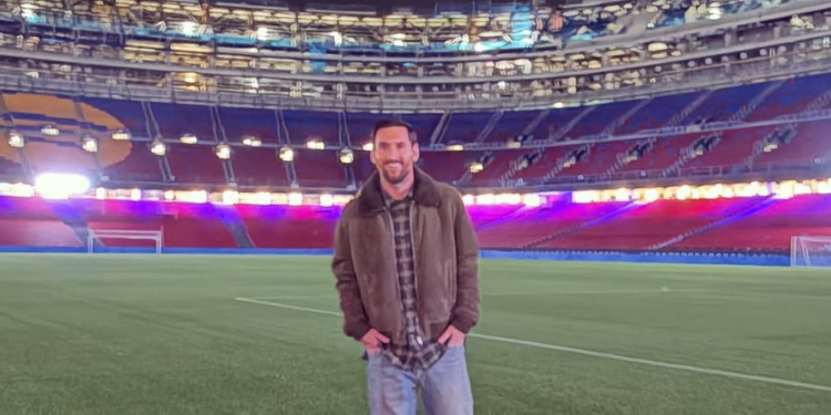 Messi vuelve al Camp Nou y emociona al barcelonismo