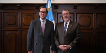 Concluye primera reunión del presidente Arévalo con Misión de la OEA./Foto: Byron de la Cruz.
