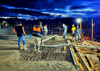 Caminos funde la losa del puente del paso a desnivel en Quetzaltenango./Foto: DGC.