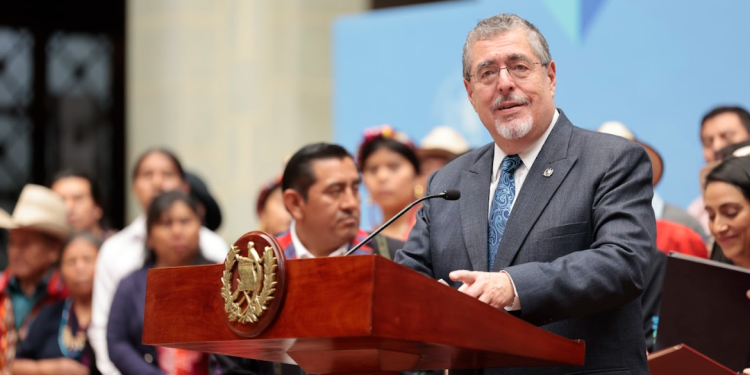 Presidente Bernardo Arévalo durante la presentación de la iniciativa de ley 6466 el 7 de agosto. / Foto: Noé Pérez.