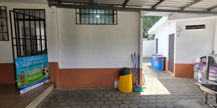 Mantenimiento en el puesto de Salud Las Trojes mejora atención y entorno para vecinos de Amatitlán. (Foto: MSPAS)