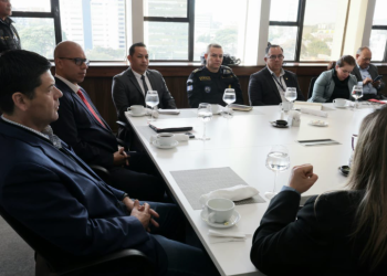 El viceministro de Antinarcóticos y Seguridad Fronteriza, sostuvo una reunión de acercamiento con representantes de la Codecof. / Foto: Mingob.