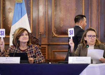 Durante la reunión, los integrantes del Gabinete realizaron una discusión enriquecedora en torno a la propuesta de ley. (Foto: Dickens Zamora)