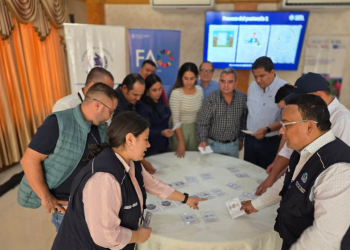 Durante la actividad, los asistentes compartieron experiencias sobre acciones anticipatorias y respuesta ante emergencias. / Foto: MAGA