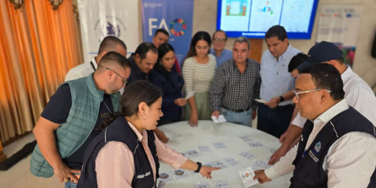 Durante la actividad, los asistentes compartieron experiencias sobre acciones anticipatorias y respuesta ante emergencias. / Foto: MAGA