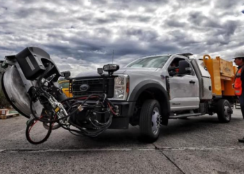 DGAC recibe máquina deshulizadora./Foto: DGAC.