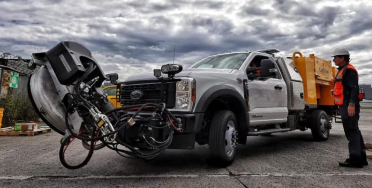 DGAC recibe máquina deshulizadora./Foto: DGAC.