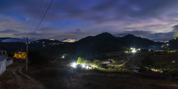 INDE ha intervenido más de 13 millones de quetzales en electrificación en San Bartolomé Jocotenango, Quiché. (Foto: INDE)