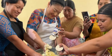Mujeres emprendedoras de Cobán fortalecen sus capacidades con taller de dulces típicos./Fotos: SOSEP.