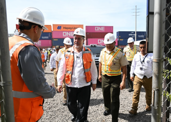 Presidente Arévalo supervisa avances en la Empresa Portuaria Quetzal./Foto: Byron de la Cruz.