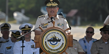 El ministro Sáenz destacó que por primera vez en la historia, la Marina de Guerra tiene la capacidad real de vigilar el mar territorial de Guatemala de manera permanente. / Foto: Álvaro Interiano.