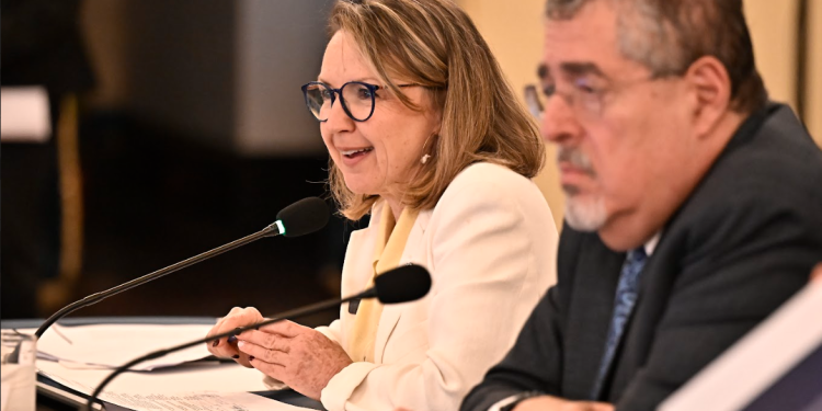 La ministra de Ambiente resaltó el componente medioambiental del acuerdo con Estados Unidos sobre los aranceles. / Foto: Álvaro Interiano, archivo.